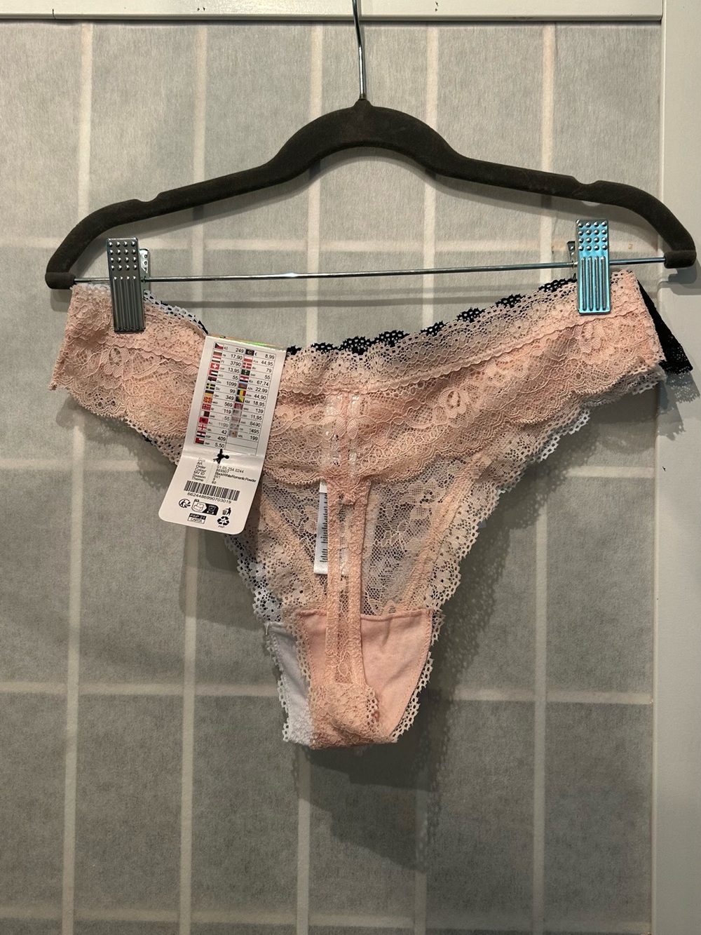 Primark Black Lace V-Shape String Thong - Picture 3 of 3